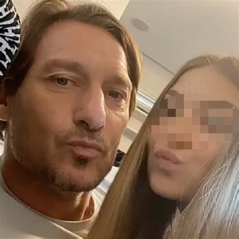 “Ecco cosa volevo fare”. Chanel Totti e il lato b in copertina, 